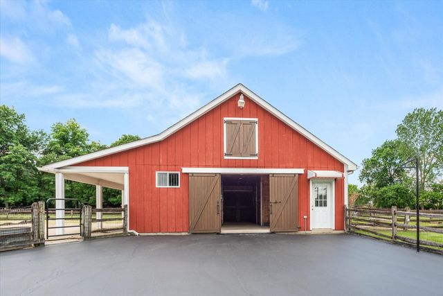 6N056 Surrey Road, Wayne, IL 60184
