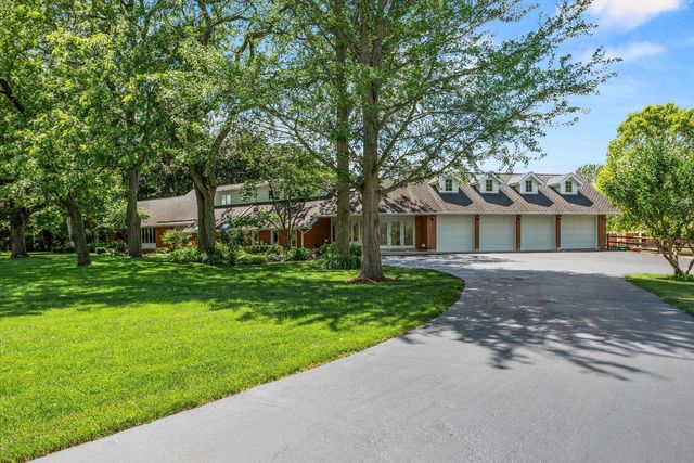 6N056 Surrey Road, Wayne, IL 60184