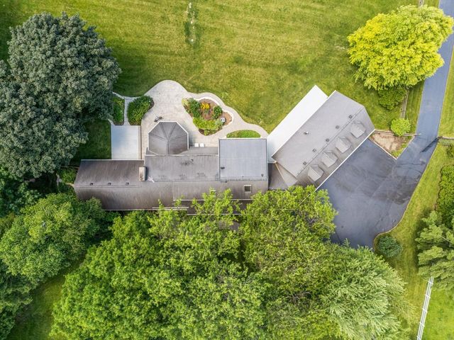 6N056 Surrey Road, Wayne, IL 60184