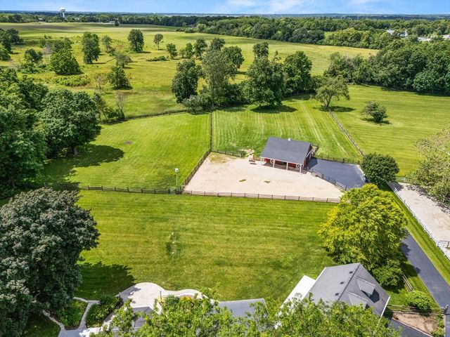 6N056 Surrey Road, Wayne, IL 60184