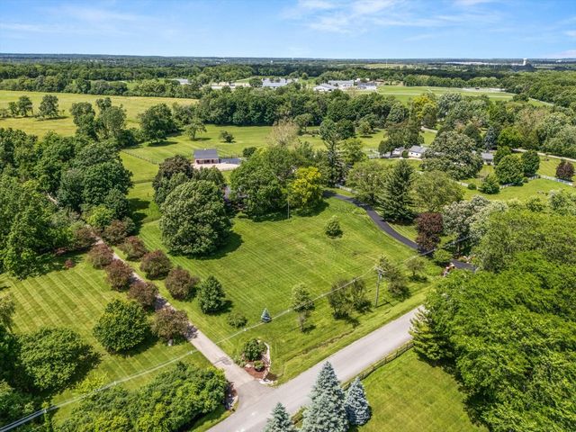 6N056 Surrey Road, Wayne, IL 60184