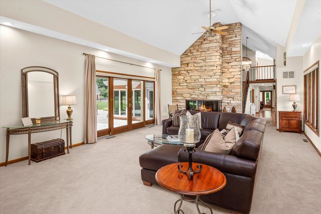 6N056 Surrey Road, Wayne, IL 60184