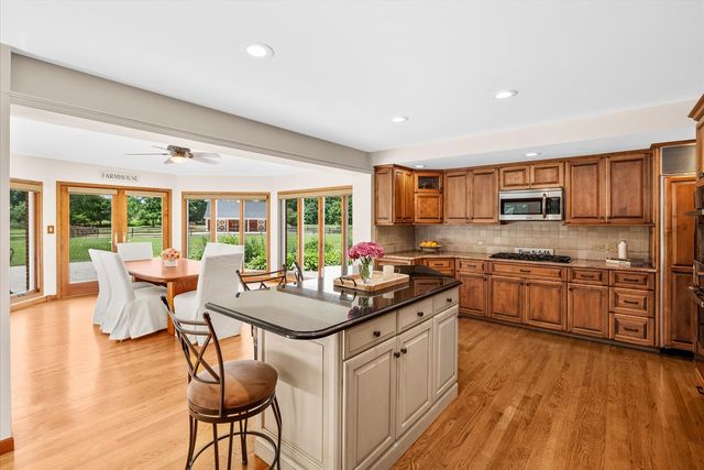 6N056 Surrey Road, Wayne, IL 60184