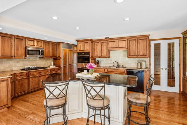 6N056 Surrey Road, Wayne, IL 60184