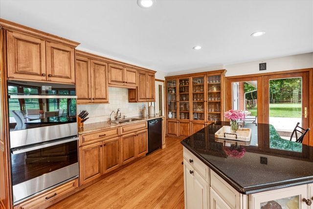 6N056 Surrey Road, Wayne, IL 60184