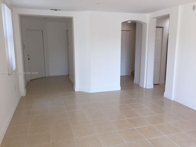 10902 NW 83rd St 201, Doral, FL 33178