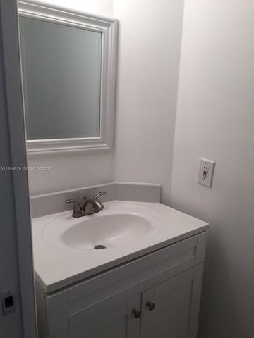 10902 NW 83rd St 201, Doral, FL 33178