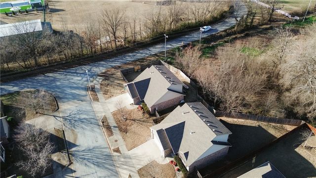 4403 W Murfield Drive, Rogers, AR 72758