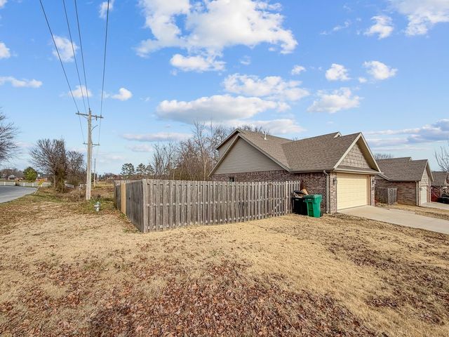 4403 W Murfield Drive, Rogers, AR 72758