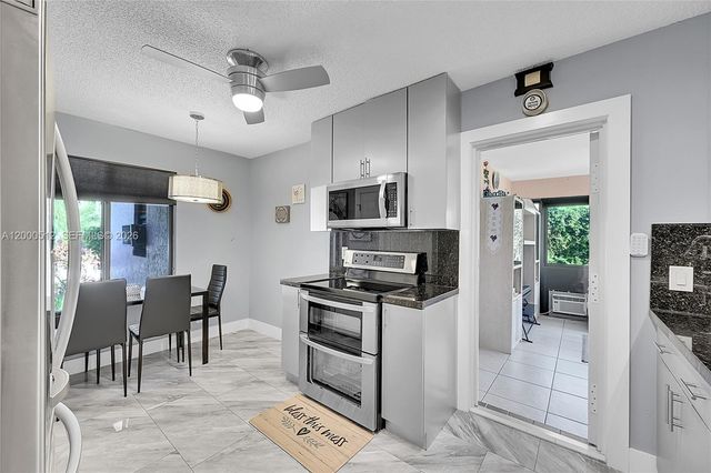 14664 Bonaire Boulevard 9-1, Delray Beach, FL 33446