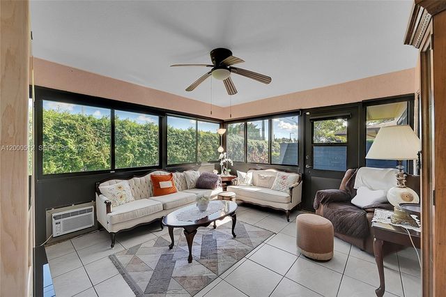 14664 Bonaire Boulevard 9-1, Delray Beach, FL 33446