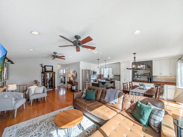 14223 E 143rd Lane, Burnsville, MN 55337