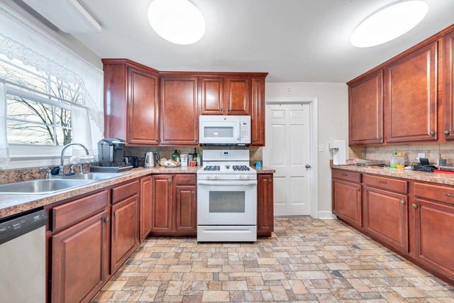 70 Vantage RD, Rocky Mount, VA 24151