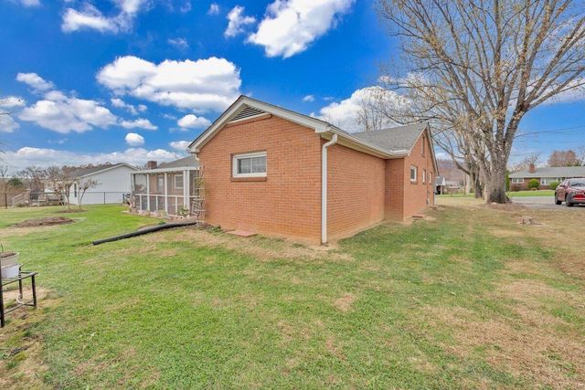 70 Vantage RD, Rocky Mount, VA 24151