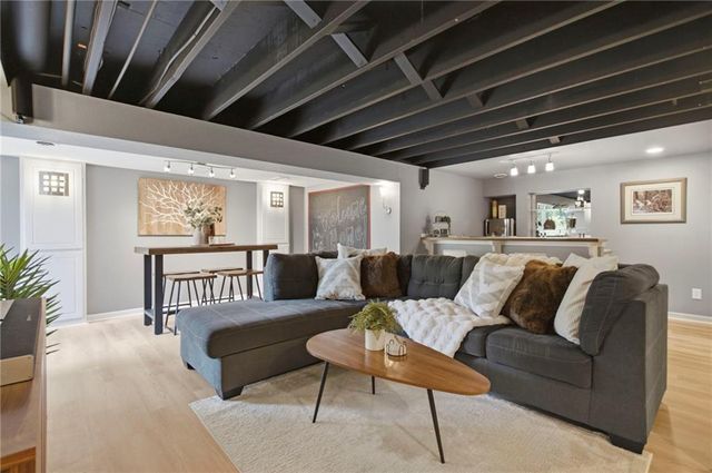 10308 Oakmont Street, Lenexa, KS 66215