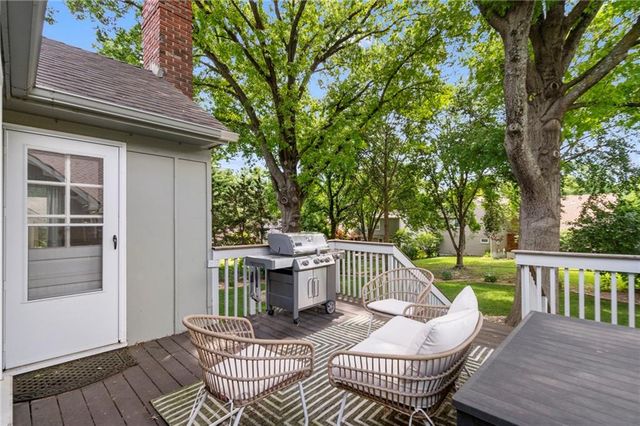 10308 Oakmont Street, Lenexa, KS 66215