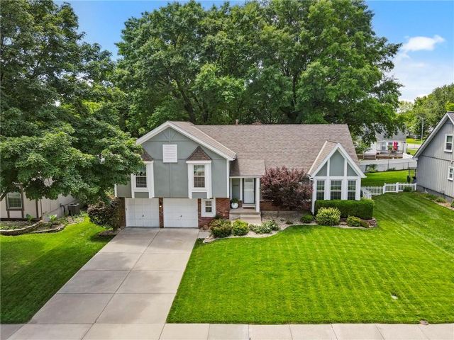 10308 Oakmont Street, Lenexa, KS 66215