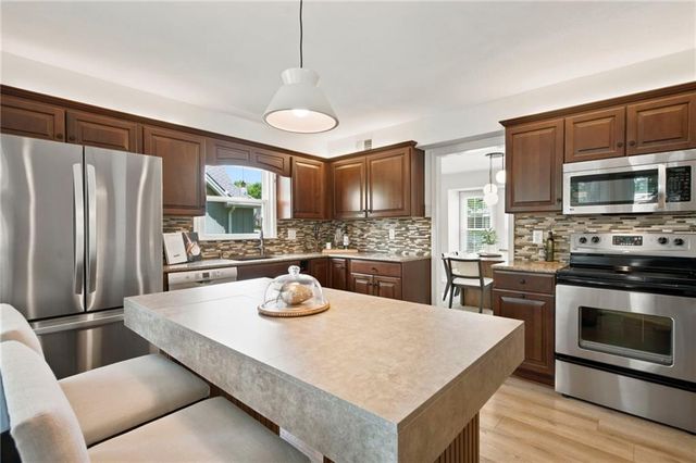 10308 Oakmont Street, Lenexa, KS 66215