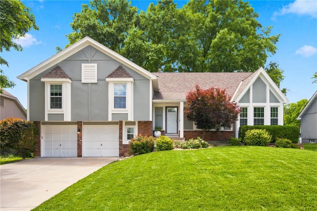 10308 Oakmont Street, Lenexa, KS 66215