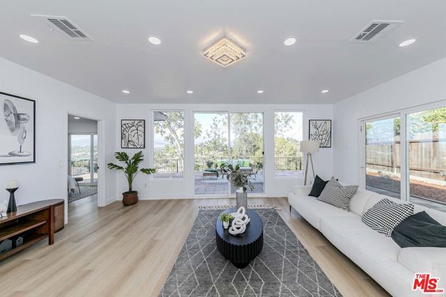 1832 Burnell Drive, Los Angeles, CA 90065