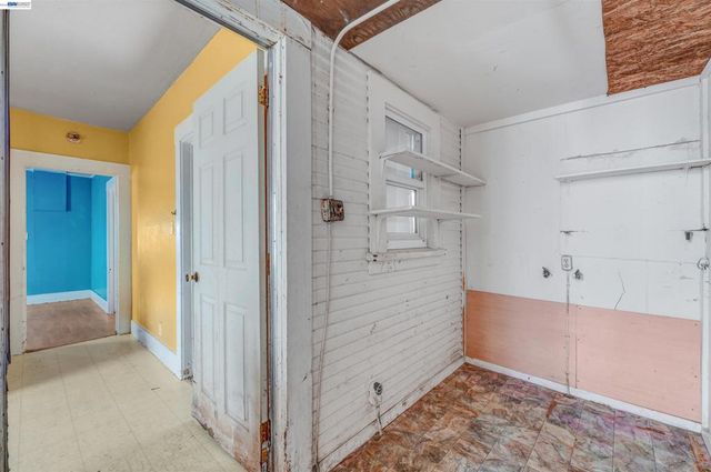 1061 71st Ave, Oakland, CA 94621