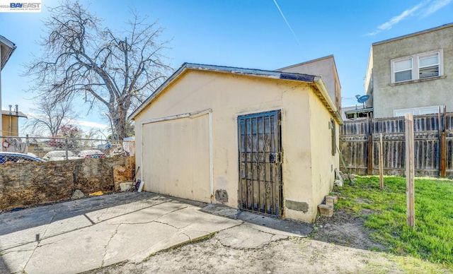 1061 71st Ave, Oakland, CA 94621