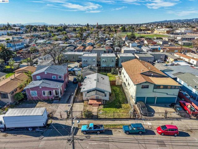 1061 71st Ave, Oakland, CA 94621