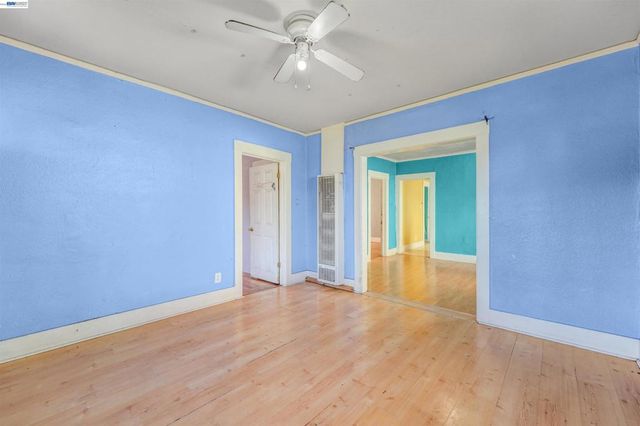 1061 71st Ave, Oakland, CA 94621