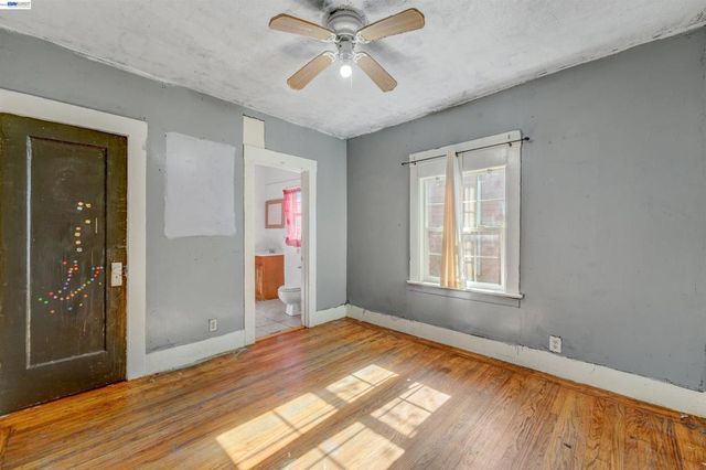 1061 71st Ave, Oakland, CA 94621