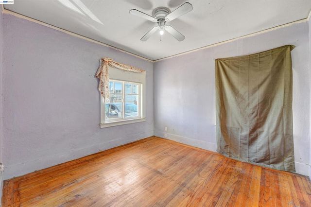 1061 71st Ave, Oakland, CA 94621