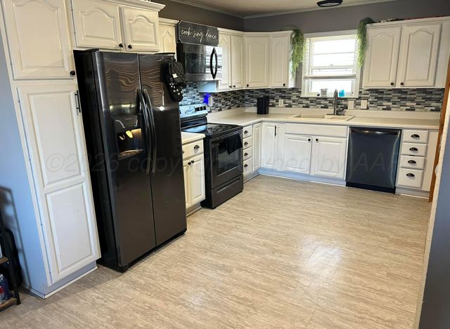 519 S Fulton Street, Stratford, TX 79084