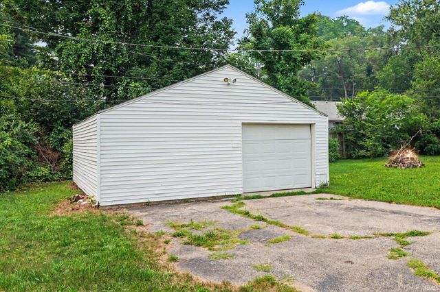 52275 Forestbrook Avenue, South Bend, IN 46637