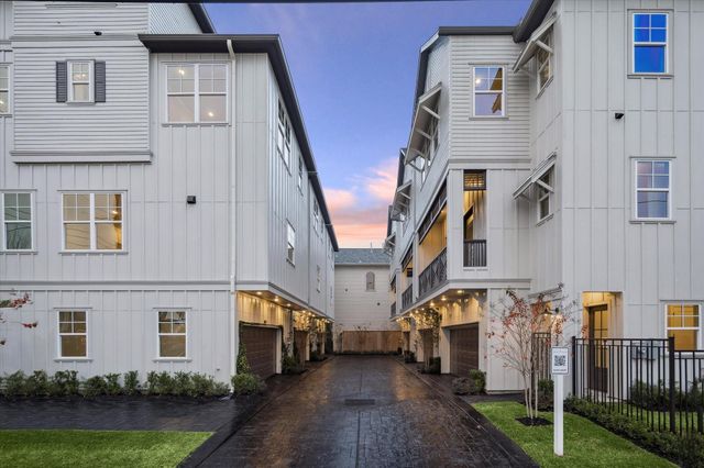 4032 Blossom Street, Houston, TX 77007