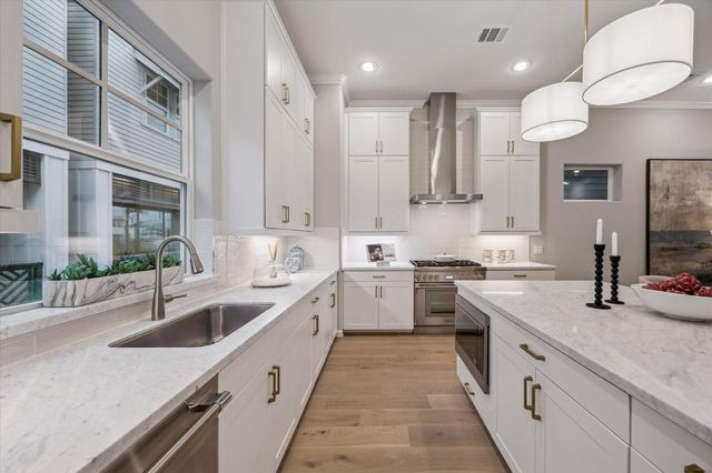 4032 Blossom Street, Houston, TX 77007