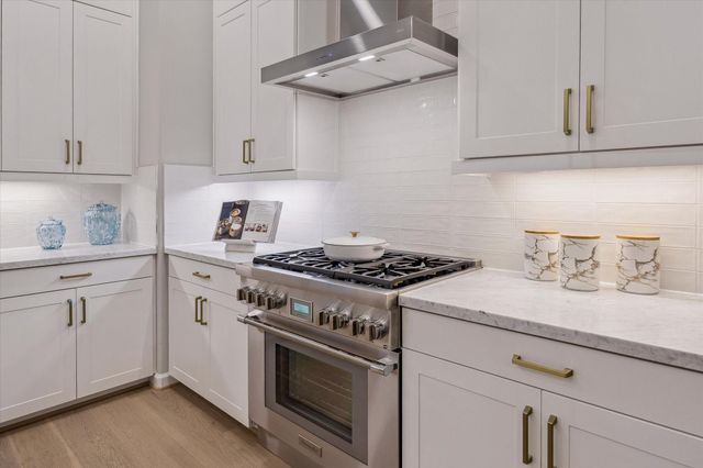 4032 Blossom Street, Houston, TX 77007