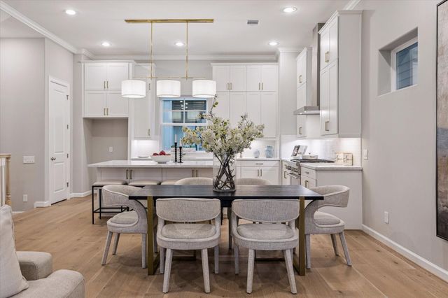 4032 Blossom Street, Houston, TX 77007