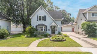 711 NICOLET BOULEVARD, Neenah, WI 54956