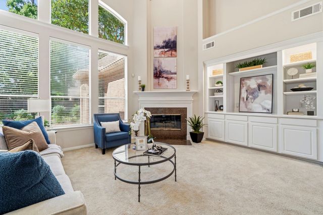 139 E Mirror Ridge Circle, The Woodlands, TX 77382