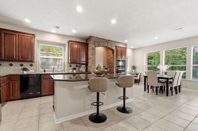 139 E Mirror Ridge Circle, The Woodlands, TX 77382