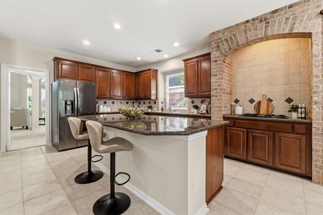 139 E Mirror Ridge Circle, The Woodlands, TX 77382