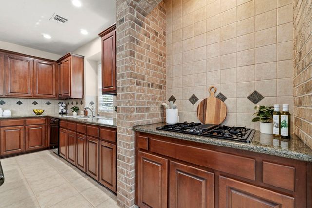139 E Mirror Ridge Circle, The Woodlands, TX 77382