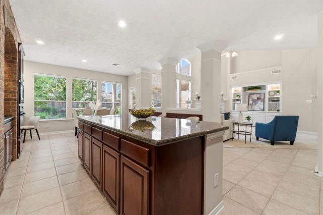139 E Mirror Ridge Circle, The Woodlands, TX 77382