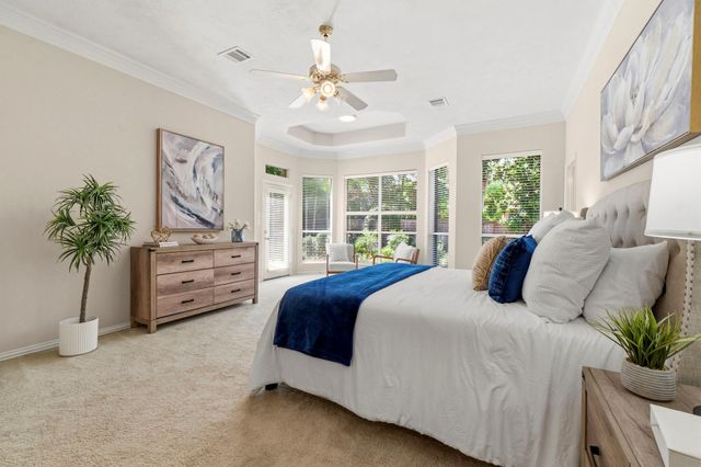 139 E Mirror Ridge Circle, The Woodlands, TX 77382