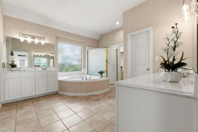 139 E Mirror Ridge Circle, The Woodlands, TX 77382