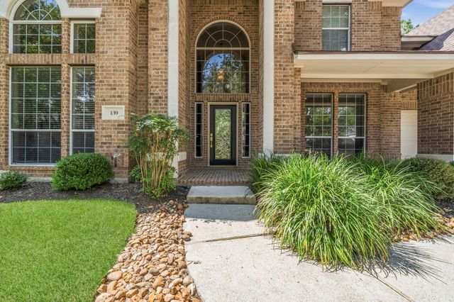 139 E Mirror Ridge Circle, The Woodlands, TX 77382