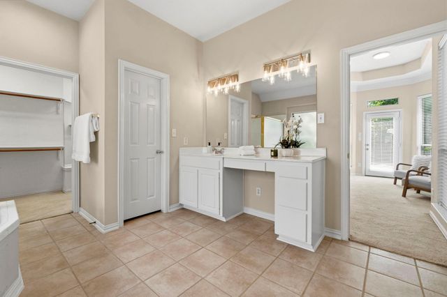 139 E Mirror Ridge Circle, The Woodlands, TX 77382