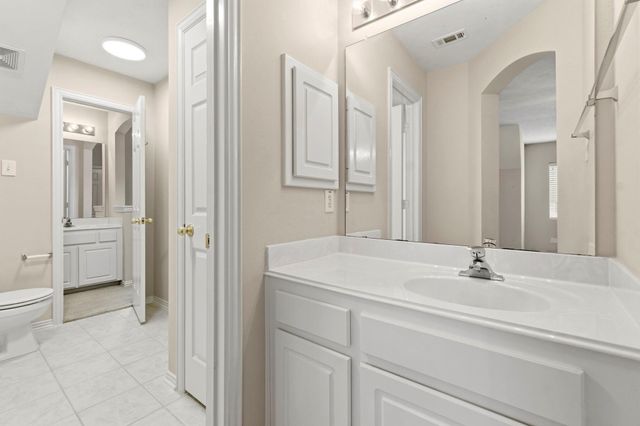139 E Mirror Ridge Circle, The Woodlands, TX 77382