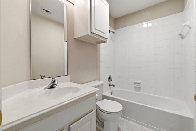 139 E Mirror Ridge Circle, The Woodlands, TX 77382