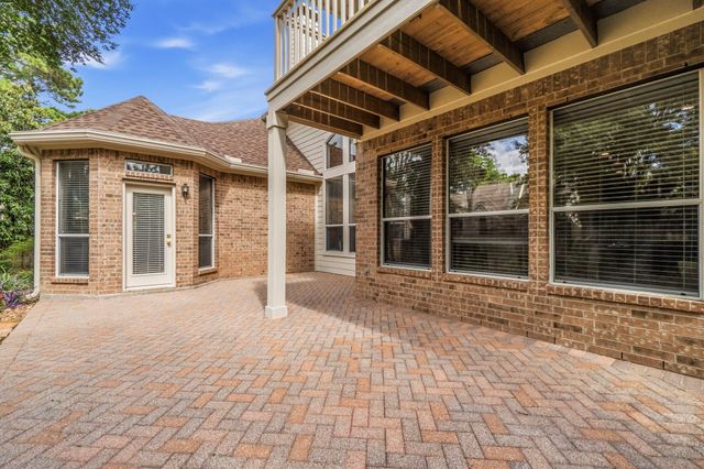 139 E Mirror Ridge Circle, The Woodlands, TX 77382