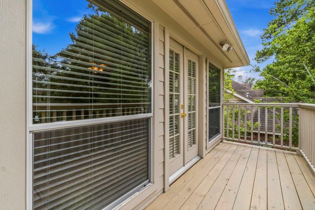 139 E Mirror Ridge Circle, The Woodlands, TX 77382